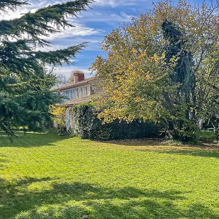 Casa de Férias Charmante Maison Avec Piscine Tonnay-Charente