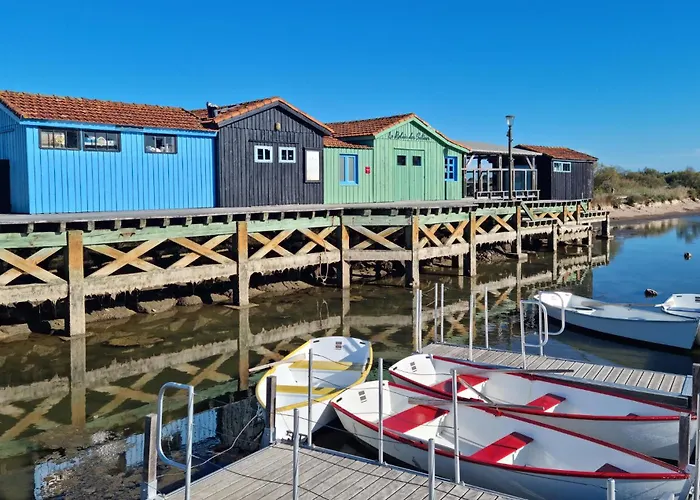 Casa de Férias Charmante Maison Avec Piscine *